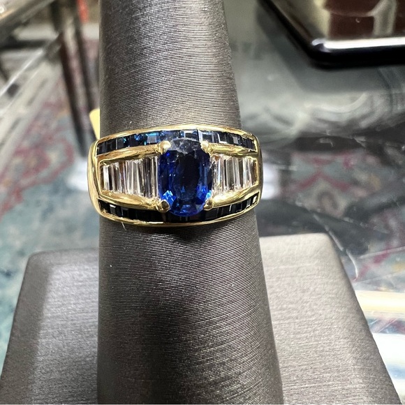 18k Yellow Gold Diamond & Sapphire Ring - Picture 10 of 10
